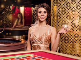 culb388 တွင် ရုပ်ပုံဖော်ရပ်ကားပြ Online Slots ဂိမ်းများကစားနေသောမြင်ကွင်း